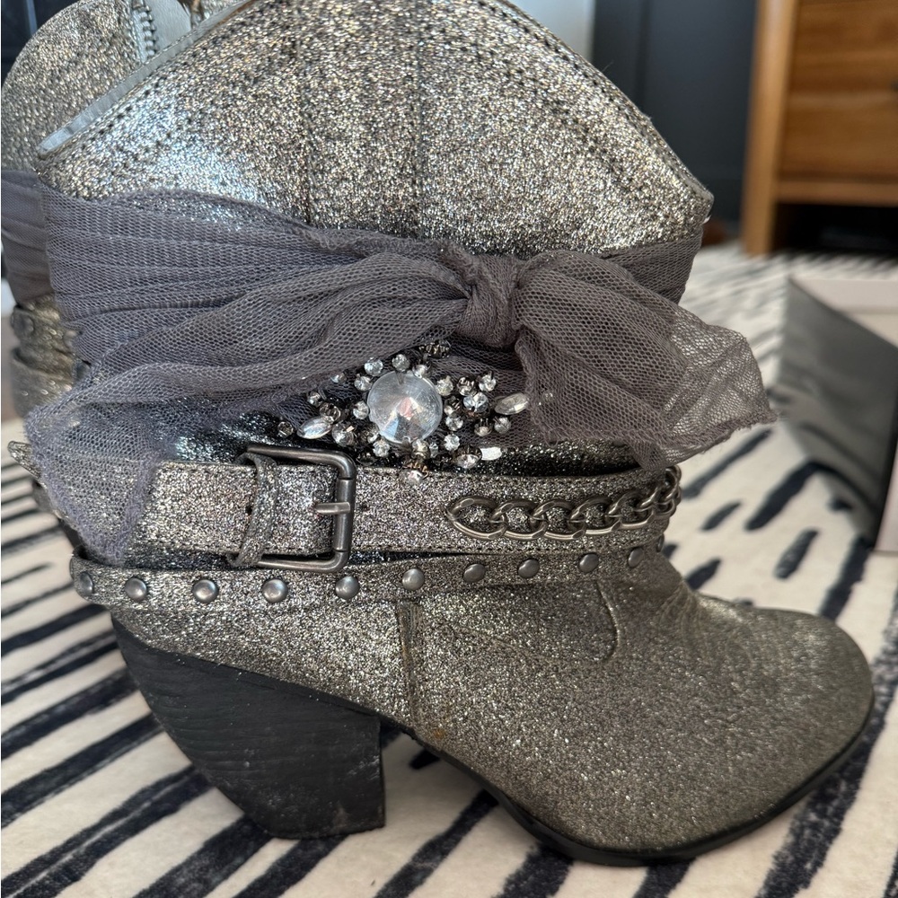 Fashion, sparkle ankle cowboy boots ❤️